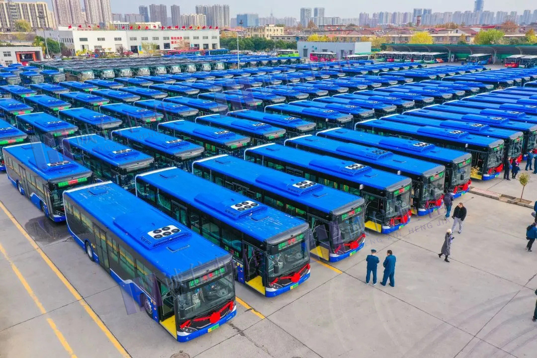 揚(yáng)州客戶(hù)500臺(tái)公交車(chē)安裝路牌交車(chē)儀式！